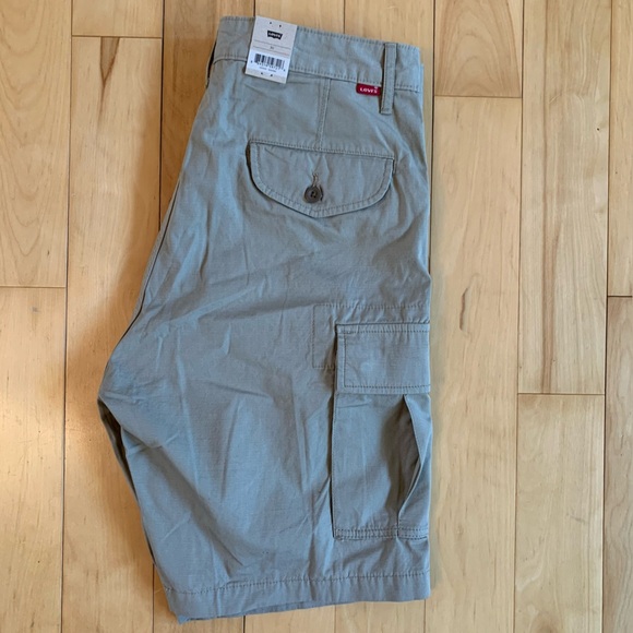 NWT Levi's Carrier Cargo Shorts Mens 30R Loose-Fit Beige Khaki Rip stop Pockets - Picture 6 of 7